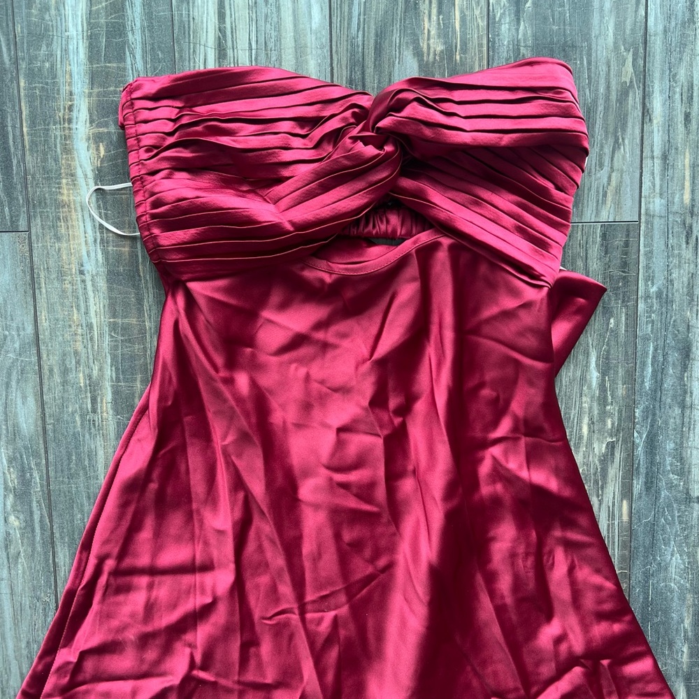 Elegant Strapless Burgundy Dress